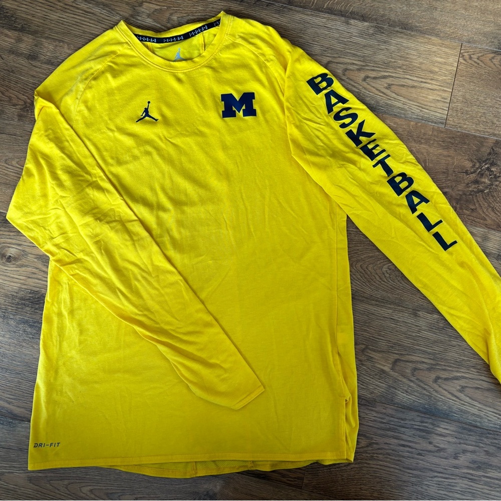 University of Michigan - Large - Air Jordon Basketball Long Sleeve Shirt